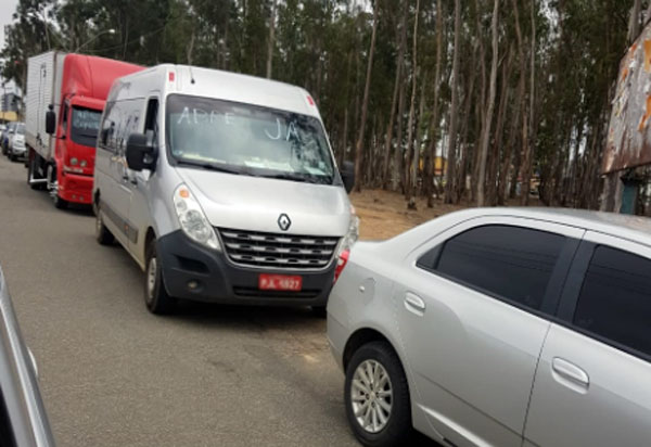 'Abre Já': Comerciantes fazem carreata em Conquista pedindo a reabertura do comércio