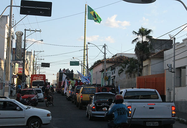 TRE-BA decide autorizar carreatas com até 60 veículos