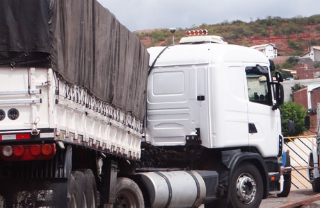 Caminhoneiros terão de fazer exame para detectar uso de drogas