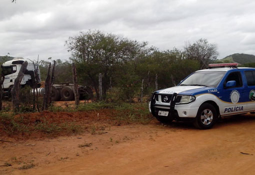 Carreta carregada de cerveja de empresa brumadense é roubada em Milagres e cavalinho abandonado na BA-142