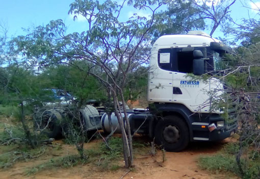 Carreta carregada de cerveja de empresa brumadense é roubada em Milagres e cavalinho abandonado na BA-142
