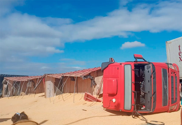 Carreta que tombou na rotatória da BA-262 em Brumado era roubada