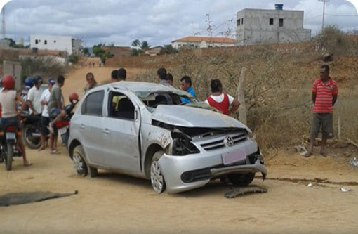 Malhada de Pedras: carro ocupado por brumadenses capota
