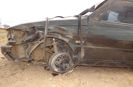 BRUMADO: Moto e automóvel colidem na BR-030