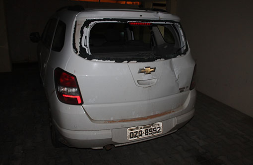 Brumado: Vereador colide carro do legislativo contra árvore