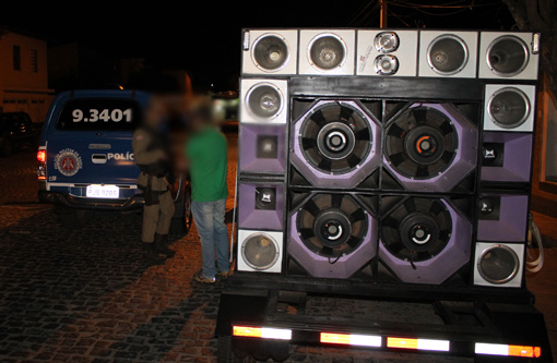 Brumado: Polícia apreende carro por crime eleitoral, veículo estava próximo a convenção do PCdoB e PR