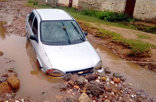 Chuva em Brumado: Carro foi arrastado no Bairro Santa tereza