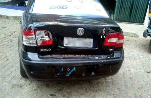 Brumado: Ônibus da Novo Horizonte colide em carro que parou para pedestre passar na faixa