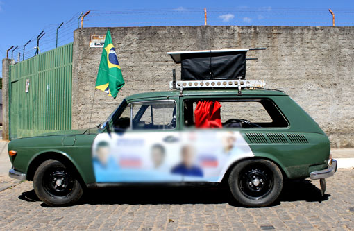 Eleições 2014: Carro de propaganda eleitoral é apedrejado em Brumado
