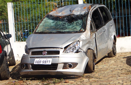 Filho do prefeito de Malhada de Pedras estava em carro que capotou na BR-030