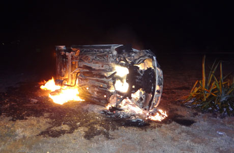 Brumado: Carro capota na rotatória da BR-030 e incendeia