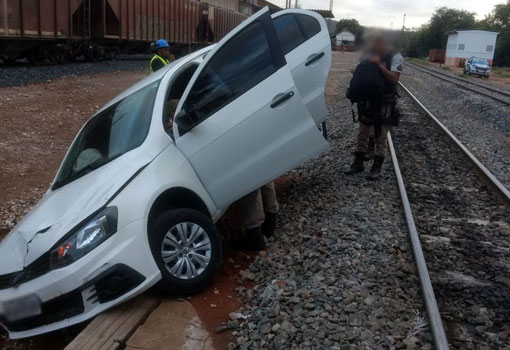 Brumado: veículo invade linha férrea próximo à Magnesita; motorista não foi localizado