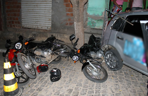 Brumado: Carro desgovernado colide com quatro motocicletas