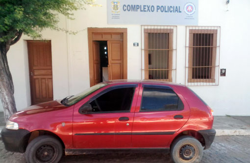  Aracatu: Polícia Militar recupera veículo roubado