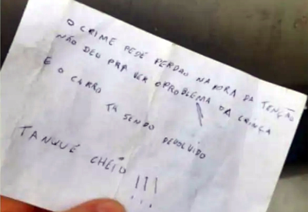 Ladrão devolve carro roubado com tanque cheio após ver no veículo cadeirinha de criança especial