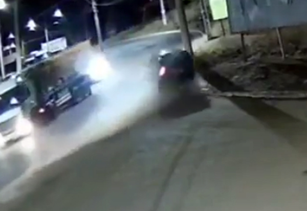 Brumado: Carro capota e colide contra poste da Avenida Lindolfo Azevedo Brito; veja o vídeo