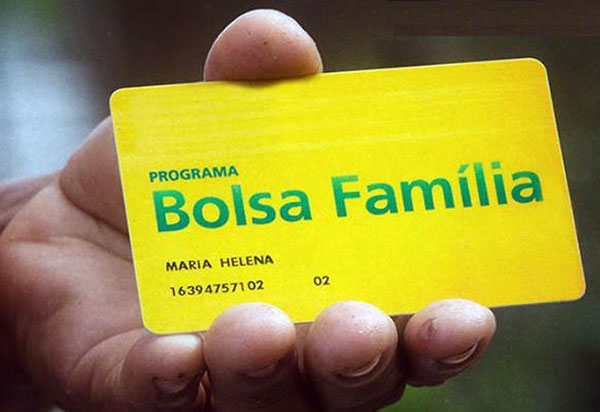 Bolsa Família completa renda de 13,5 milhões de famílias em outubro