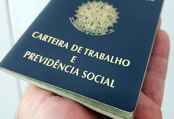 Bolsonaro relança programa de redução de salários e jornada