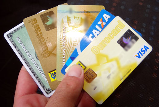 Taxa de juros do rotativo do cartão de crédito bate novo recorde