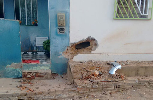 Brumado: Hilux colide contra casa no Bairro Baraúnas; testemunhas afirmam que o motorista fugiu após o acidente