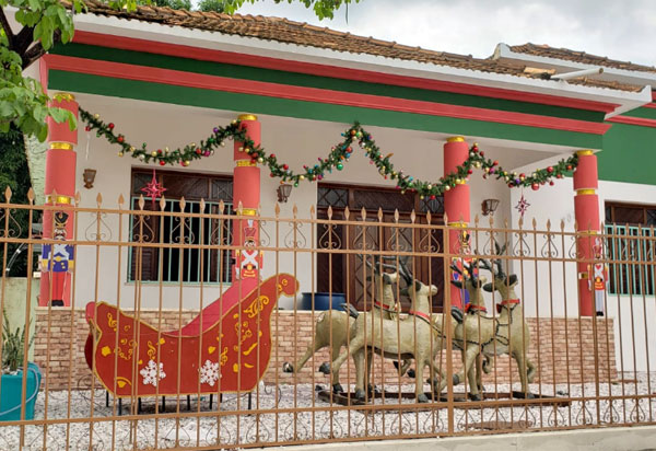 Brumado: Kezinha Produções trabalha em projeto de decoração e paisagismo da Casa do Papai Noel
