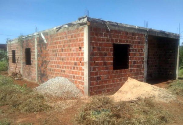 Brumado: Vende-se casa parcialmente construída na Lagoa do Arroz