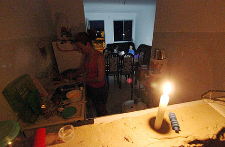 Conquista: Dilma entrega casas sem água e luz