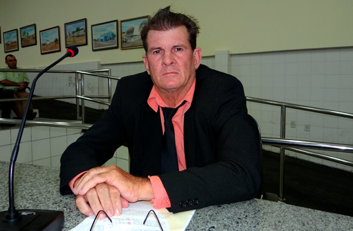 Brumado: Vereador Catoze faz indicação solicitando reforma de praças do bairro São Félix