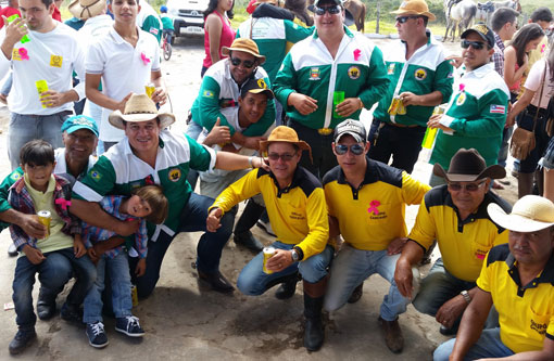 Deputado Marquinho Viana participa da  Cavalgada Outubro Rosa de Barra da Estiva