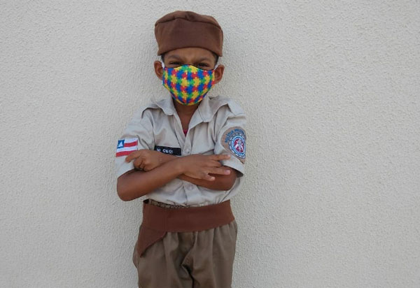 Brumado: Menina portadora do Transtorno do Espectro Autista recebe visita surpresa de policiais