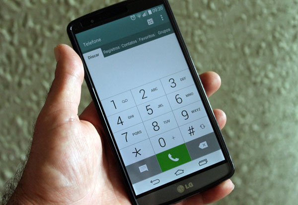 Celular ganha cada vez mais espaço nas escolas, mostra pesquisa