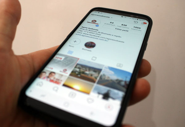 Tempo gasto com celular preocupa adolescentes e pais, mostra pesquisa