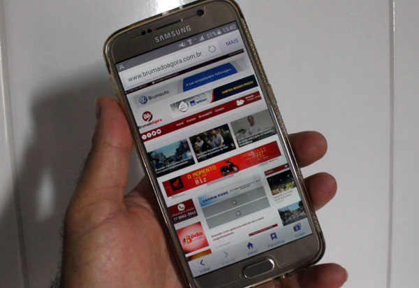 Celular é o principal meio de acesso à internet no país