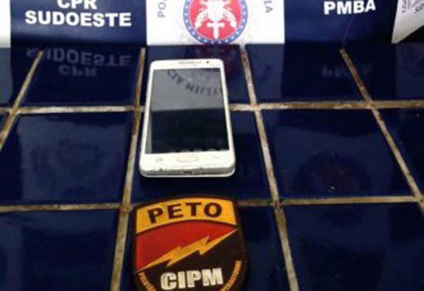 Brumado: Homem é detido após furtar celular que estava em janela de casa na Praça dos Meiras