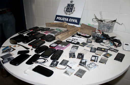 Brumado: Em operação GEOP encontra 23 celulares e materiais nas celas da delegacia