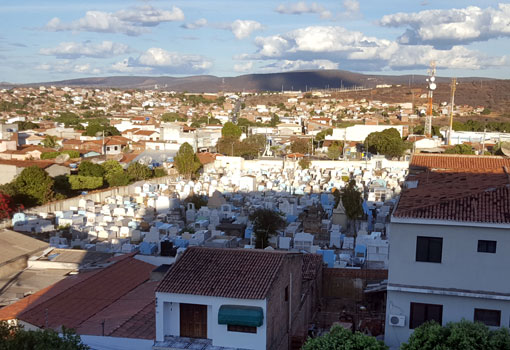 Milhares de pessoas devem visitar cemitérios de Brumado no Dia de Finados