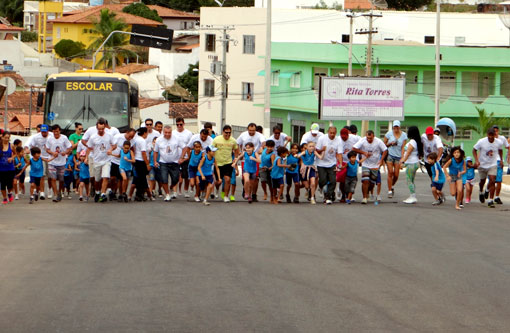 Brumado: Centro Educacional Paulo Freire faz homenagem aos pais de alunos