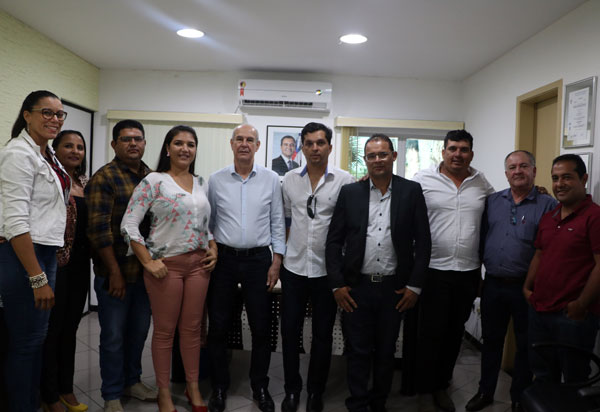 Iuiu: mandato de Ivana e comitiva acompanham obras de telefonia, energia e água