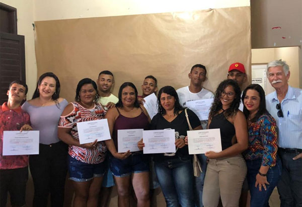 Oficina Semiprofissionalizante de corte masculino e Feminino é realizada em Brumado