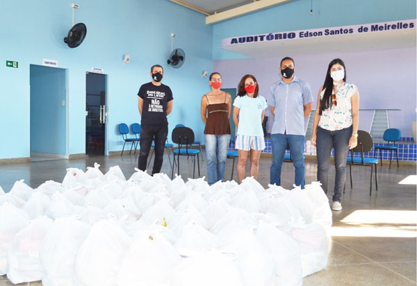  120 cestas básicas são doadas em Brumado e Livramento de N. Senhora