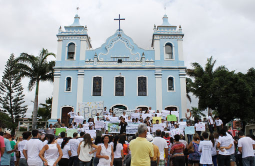 Brumado: Passeata em homenagem ao estudante Charles Muller