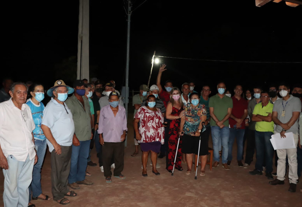 Ivana garante obras de extensão de rede em comunidades de Guanambi