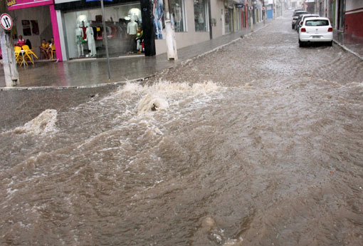 Forte chuva volta a cair em Brumado