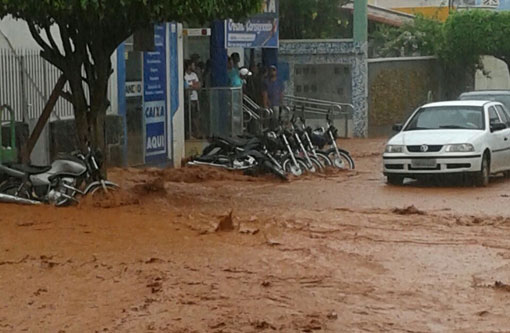 Chuva deixa rastro de destruição em  Caetité