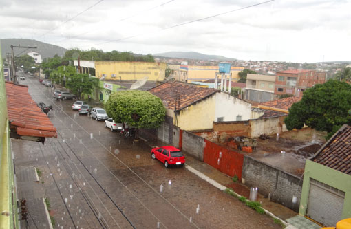 Depois de dias de muito calor volta a chover em Brumado