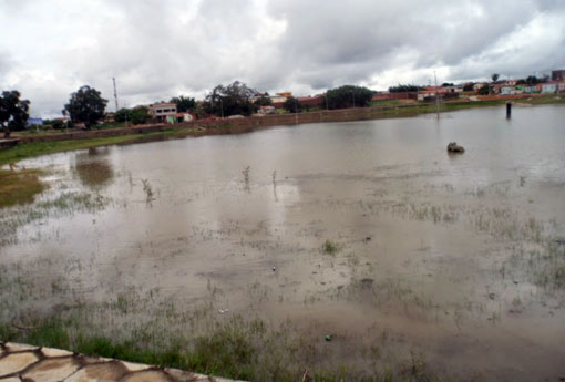 Aracatu: seca é amenizada com forte chuva que caiu no município