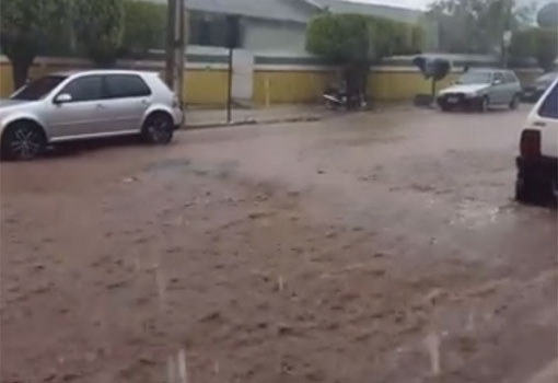 Voltou chover em Barra da Estiva nesta quarta (01)