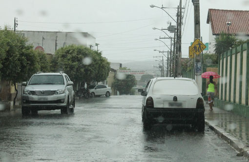 Após dias de muito calor volta chover em Brumado
