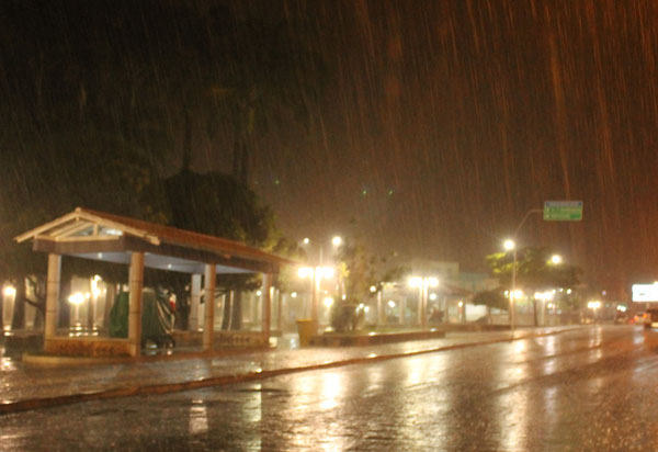 Chuva forte atinge Brumado e tempo chuvoso permanece no final de semana