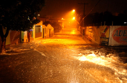 Chuva de 115 milímetros causa muitos estragos em Brumado